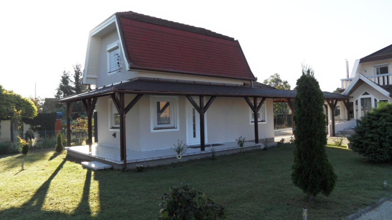 Ferienhaus Am Plattensee Balatonmáriafürdő Esterno foto
