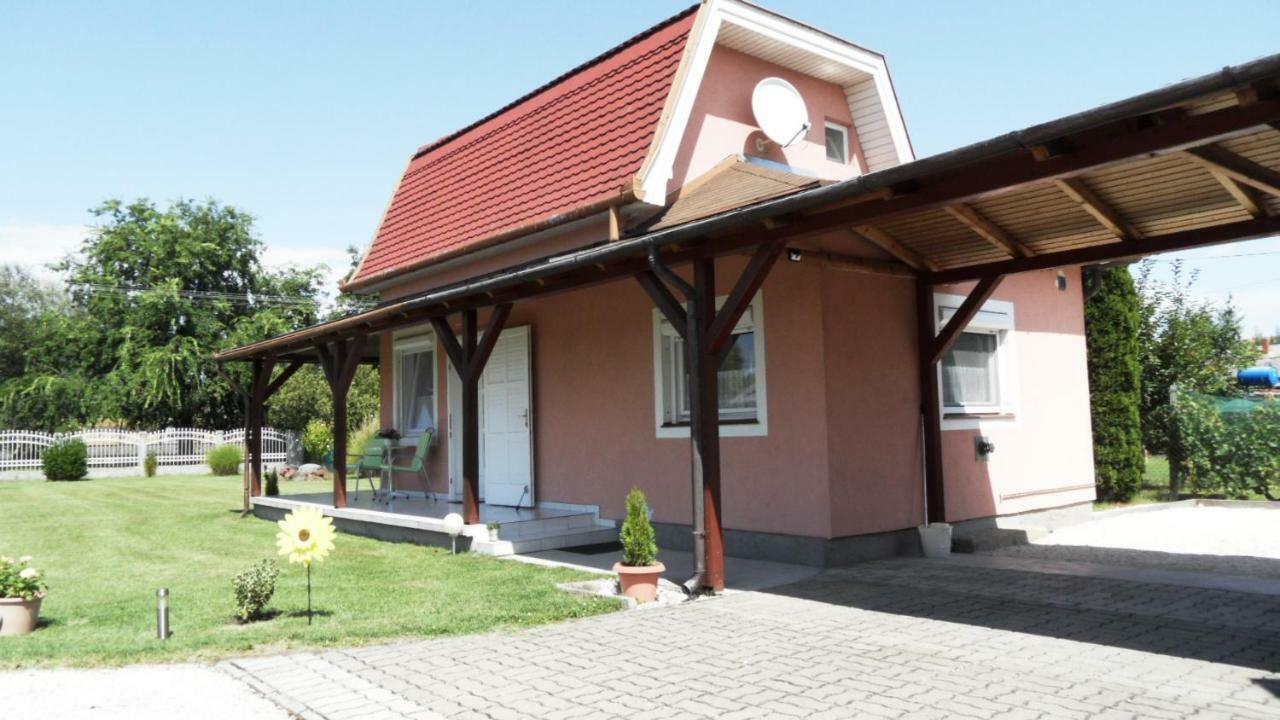 Ferienhaus Am Plattensee Balatonmáriafürdő Esterno foto