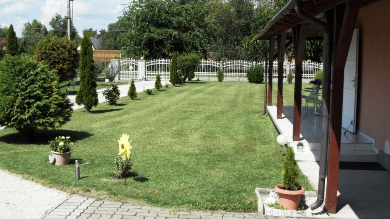 Ferienhaus Am Plattensee Balatonmáriafürdő Esterno foto