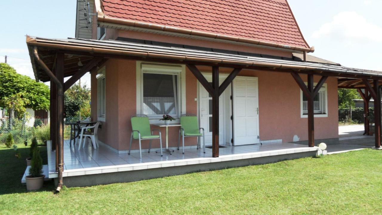 Ferienhaus Am Plattensee Balatonmáriafürdő Esterno foto