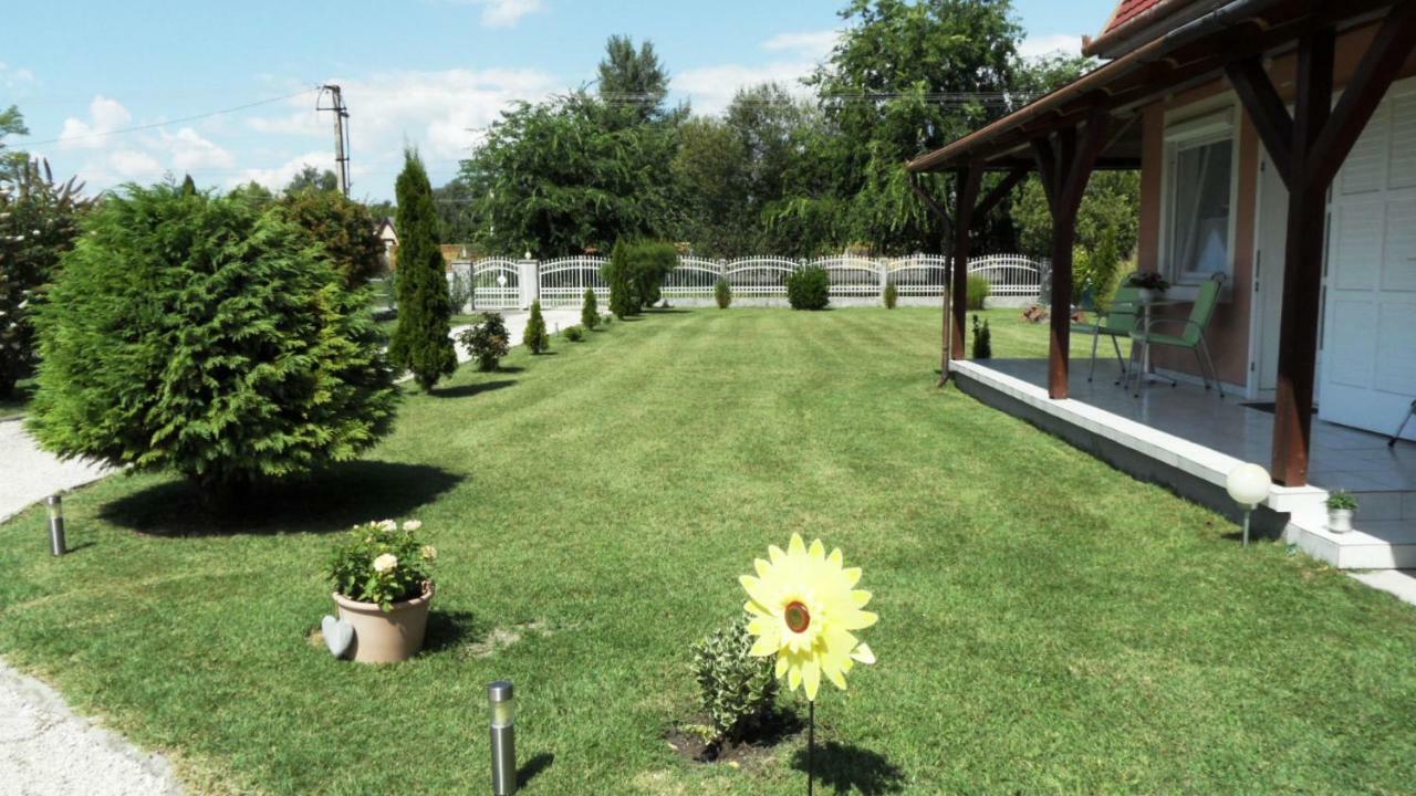 Ferienhaus Am Plattensee Balatonmáriafürdő Esterno foto